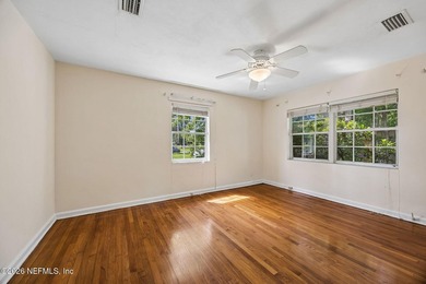 Charming 3 bedroom, 2 bath ranch home offering solid - photo 26