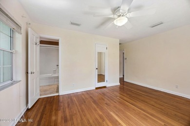 Charming 3 bedroom, 2 bath ranch home offering solid - photo 28