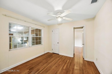 Charming 3 bedroom, 2 bath ranch home offering solid - photo 34