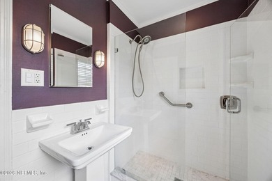 Charming 3 bedroom, 2 bath ranch home offering solid - photo 36