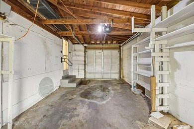 Charming 3 bedroom, 2 bath ranch home offering solid - photo 38