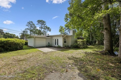 Charming 3 bedroom, 2 bath ranch home offering solid - photo 43