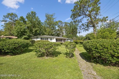 Charming 3 bedroom, 2 bath ranch home offering solid - photo 44