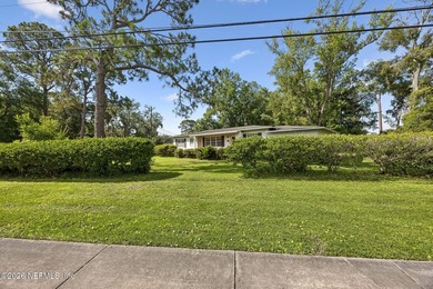Charming 3 bedroom, 2 bath ranch home offering solid - photo 45