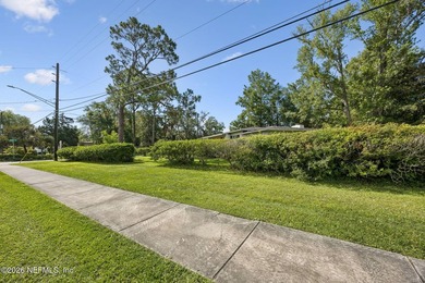 Charming 3 bedroom, 2 bath ranch home offering solid - photo 47