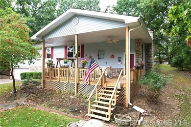 Four connected lots, nearly 2,900 square feet, three full baths - photo 3