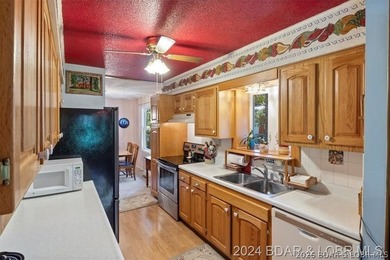 Four connected lots, nearly 2,900 square feet, three full baths - photo 8