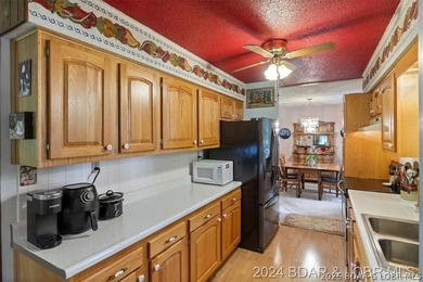 Four connected lots, nearly 2,900 square feet, three full baths - photo 9