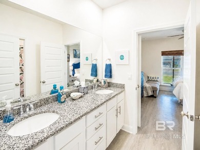 Every room in this bright coastal bungalow has been thoughtfully - photo 12