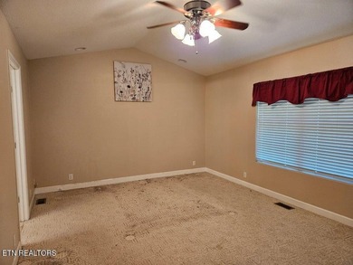 Well maintained home located in Lake Tansi is ready and waiting - photo 12