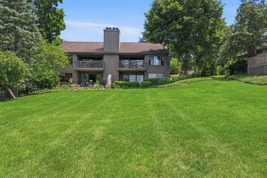 PREMIUM LAKE FRONT LOCATION IN BEAUTIFUL LAKE BARRINGTON SHORES! - photo 2