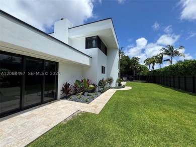 Exquisite modern estate located in the prestigious Village of - photo 13