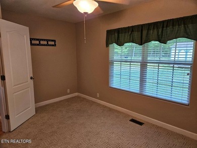 Well maintained home located in Lake Tansi is ready and waiting - photo 23