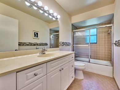 Updated 1,304sf, Single Family Home, 2 Beds, 2 Full Baths, 2 Car - photo 27