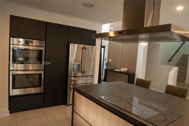 Exquisite modern estate located in the prestigious Village of - photo 35