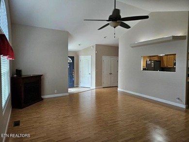 Well maintained home located in Lake Tansi is ready and waiting - photo 37