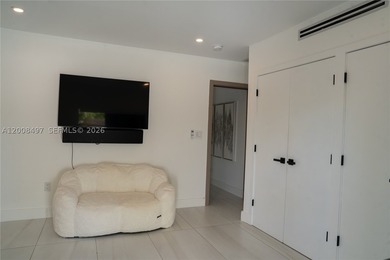 Exquisite modern estate located in the prestigious Village of - photo 40