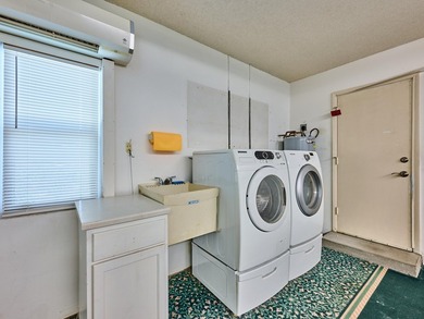 Updated 1,304sf, Single Family Home, 2 Beds, 2 Full Baths, 2 Car - photo 40