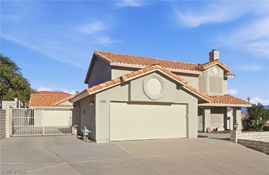 Fully remodeled home arched up on a corner lot with views and NO - photo 2