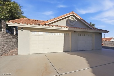 Fully remodeled home arched up on a corner lot with views and NO - photo 3