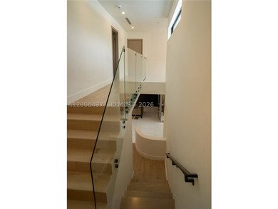 Exquisite modern estate located in the prestigious Village of - photo 43