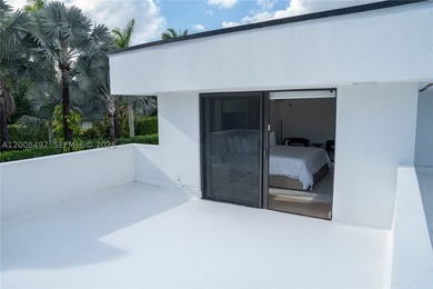 Exquisite modern estate located in the prestigious Village of - photo 47
