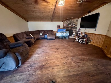 This spacious 4bedroom, 2bath manufactured home sits on 0.66 - photo 4