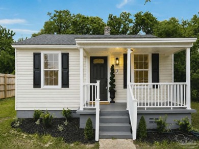 Welcome home to this warm and inviting Pensacola cottage - photo 1