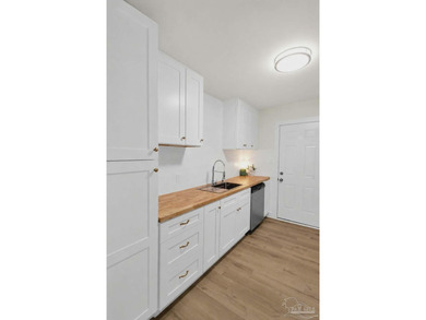 Welcome home to this warm and inviting Pensacola cottage - photo 5