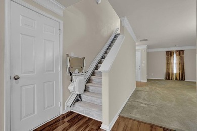 Well-maintained home with an open floor plan and extensive - photo 18