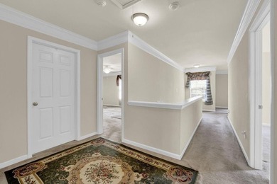 Well-maintained home with an open floor plan and extensive - photo 24