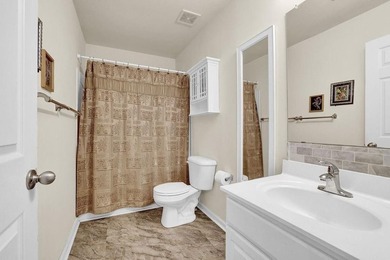 Well-maintained home with an open floor plan and extensive - photo 25