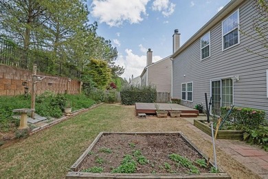 Well-maintained home with an open floor plan and extensive - photo 40