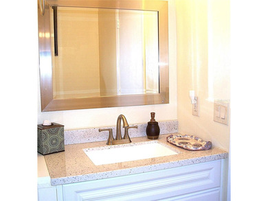 Upstairs end unit in desirable South Tampa area. Two bedrooms - photo 10
