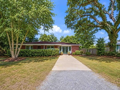 Beautifully remodeled brick home just minutes from the Navy Base - photo 1