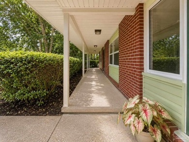 Beautifully remodeled brick home just minutes from the Navy Base - photo 4