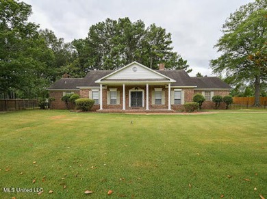 Lake Home For Sale in Hernando, Mississippi