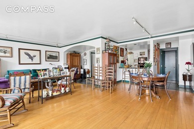 Some apartments stop you the moment you walk in. This is one of - photo 6