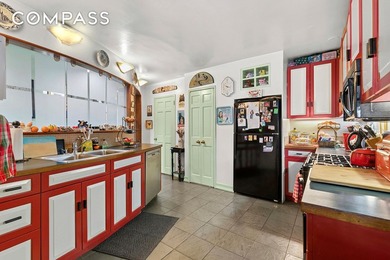 Some apartments stop you the moment you walk in. This is one of - photo 9