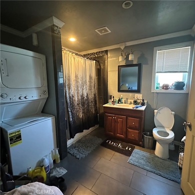 This property features a charming 3-bedroom, 2-bath manufactured - photo 20