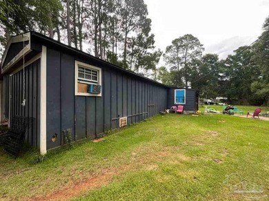 Great opportunity in Pensacola! This 3-bedroom, 2-bath home - photo 4
