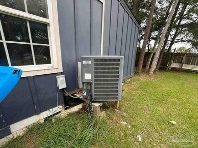 Great opportunity in Pensacola! This 3-bedroom, 2-bath home - photo 9