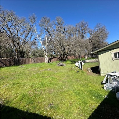 This property features a charming 3-bedroom, 2-bath manufactured - photo 41