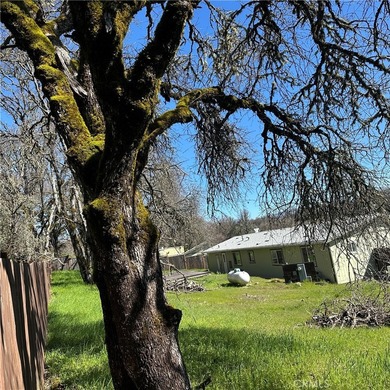 This property features a charming 3-bedroom, 2-bath manufactured - photo 48