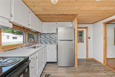 Welcome home to this beautifully updated 2 bedroom and 1 bath - photo 5