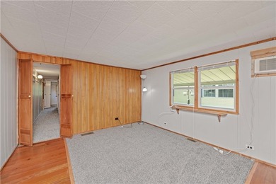 Welcome home to this beautifully updated 2 bedroom and 1 bath - photo 8