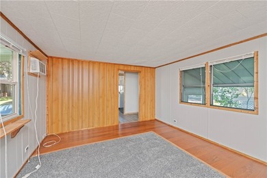 Welcome home to this beautifully updated 2 bedroom and 1 bath - photo 10