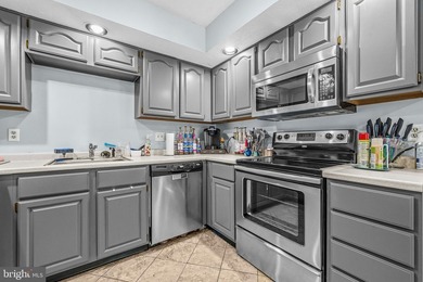 Welcome to 732 Streamside Dr, a beautifully maintained 3-bedroom - photo 11