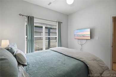 Wow!! Don't miss this Gorgeous walk-in unit at Beautiful Monarch - photo 14
