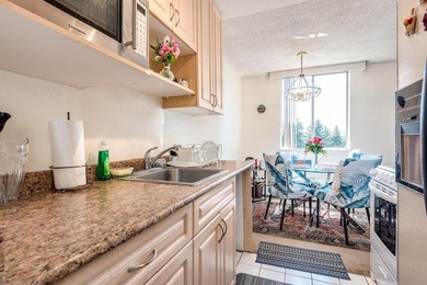 Well maintained southwest corner two bedroom, two bathroom home - photo 16